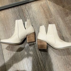 Not rated v-cut Chelsea bootie